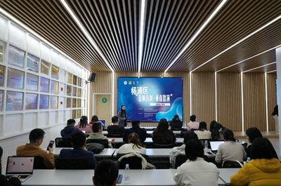 互聯(lián)網(wǎng)信息咨詢服務(wù) 連接信息與需求的橋梁